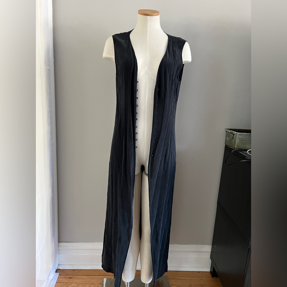 Elegant 100% silk long black shear sleeveless top - size small